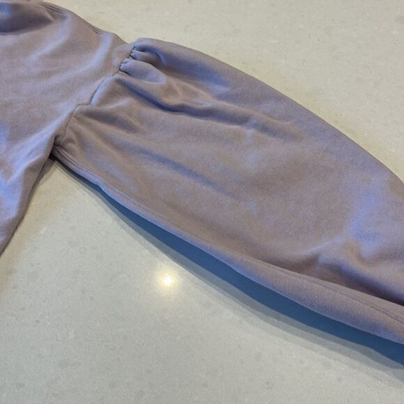 Abercrombie & Fitch soft collection women’s size med, lavender crop sweatshirt. - Picture 4 of 6